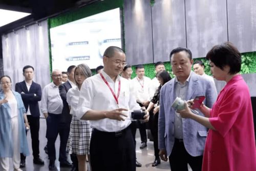 黃光裕千里奔波，三日連訪家電巨頭背后的戰(zhàn)略棋局