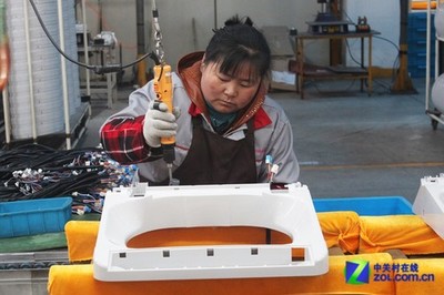 謹(jǐn)小慎微，波輪機(jī)蓋安裝不馬虎——帝度BCD-603WD冰箱專業(yè)安裝體驗(yàn)